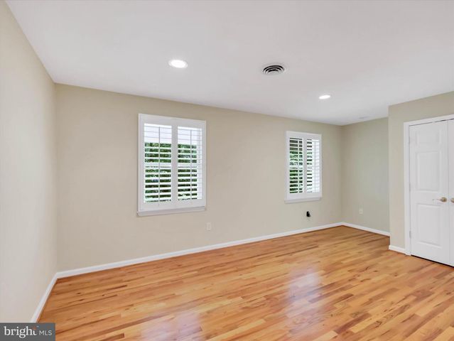 9204 FALLS BRIDGE LN, Rockville, MD 20854
