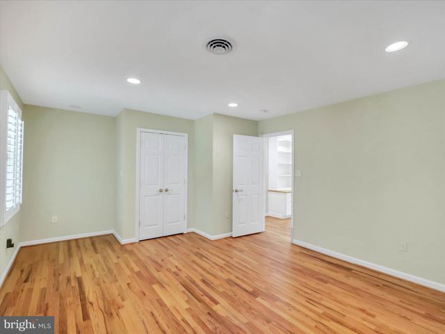 9204 FALLS BRIDGE LN, Rockville, MD 20854