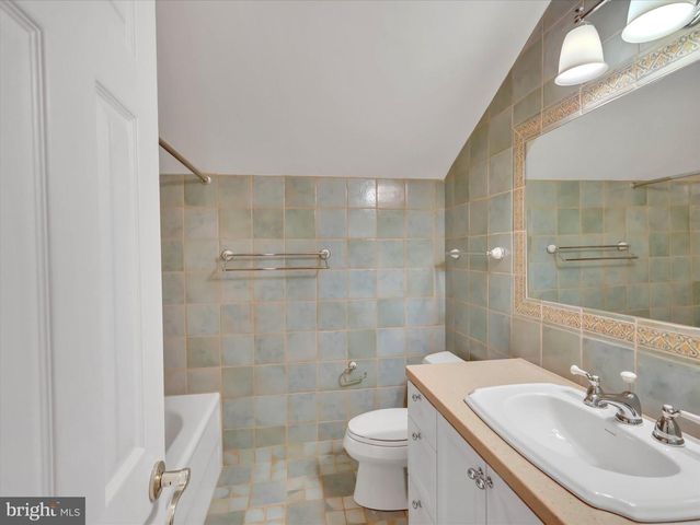 9204 FALLS BRIDGE LN, Rockville, MD 20854