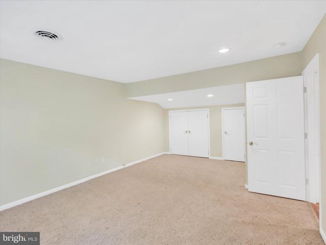 9204 FALLS BRIDGE LN, Rockville, MD 20854