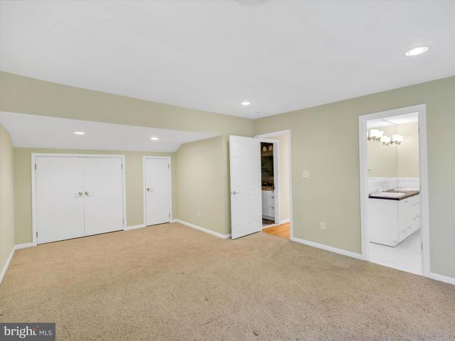 9204 FALLS BRIDGE LN, Rockville, MD 20854