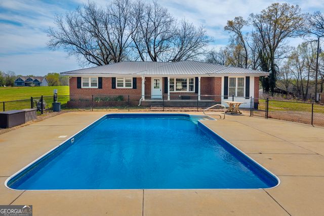 821 Highway 323, Gillsville, GA 30543