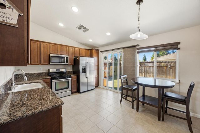 107 Calloway Ln, Ione, CA 95640