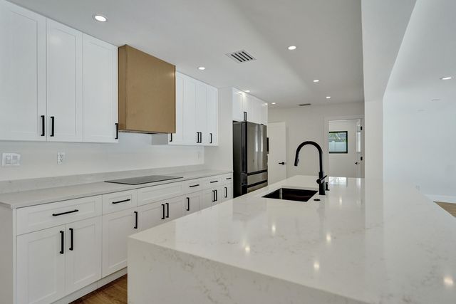 669 SW 3rd Street, Boca Raton, FL 33486