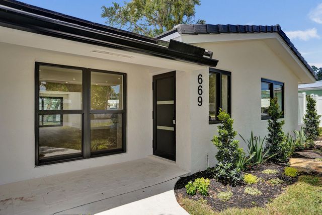 669 SW 3rd Street, Boca Raton, FL 33486