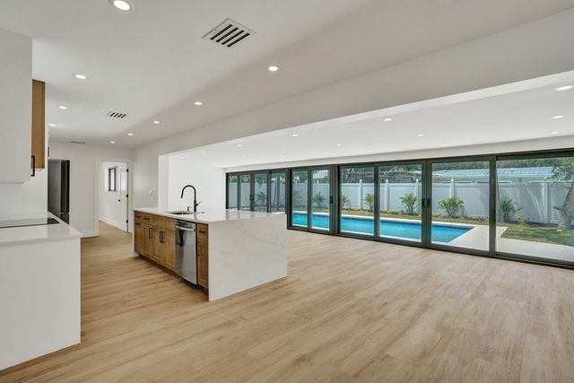 669 SW 3rd Street, Boca Raton, FL 33486