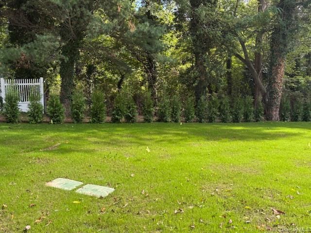 22 Peppermill Lane, Dix Hills, NY 11746