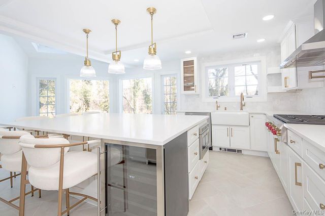 22 Peppermill Lane, Dix Hills, NY 11746