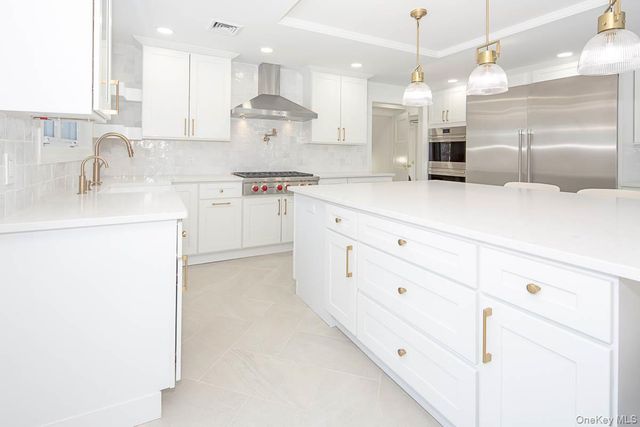 22 Peppermill Lane, Dix Hills, NY 11746