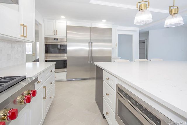 22 Peppermill Lane, Dix Hills, NY 11746