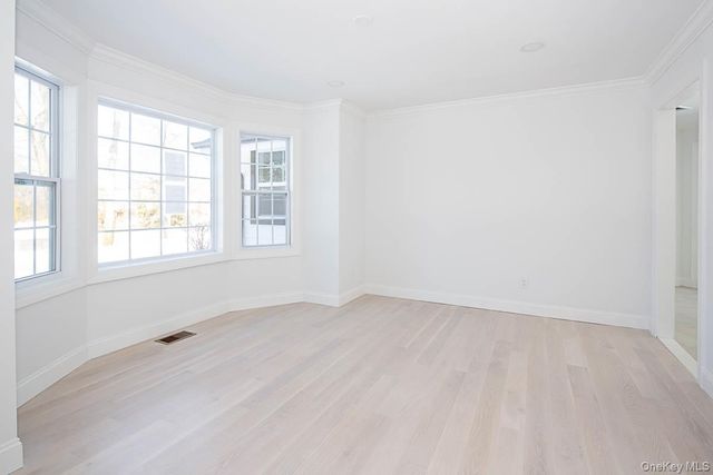 22 Peppermill Lane, Dix Hills, NY 11746