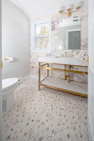 22 Peppermill Lane, Dix Hills, NY 11746