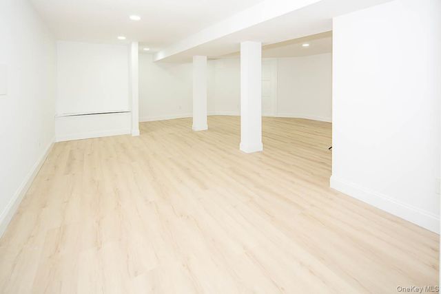 22 Peppermill Lane, Dix Hills, NY 11746