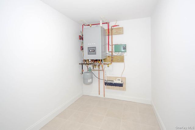 22 Peppermill Lane, Dix Hills, NY 11746