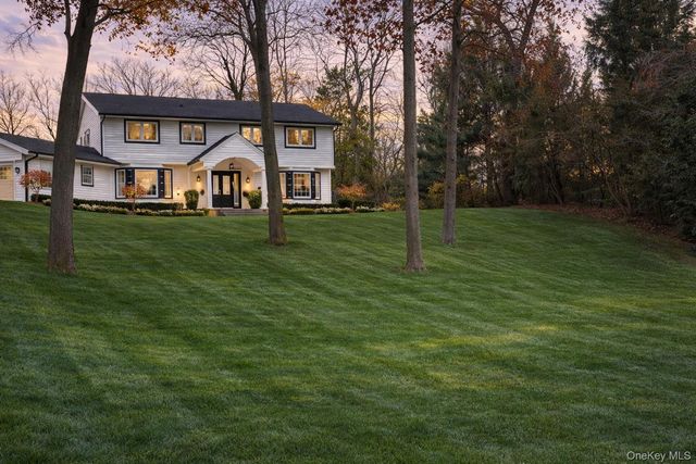 22 Peppermill Lane, Dix Hills, NY 11746