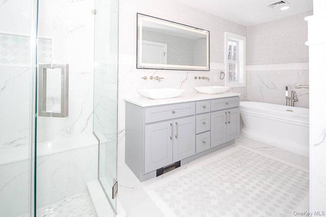 22 Peppermill Lane, Dix Hills, NY 11746