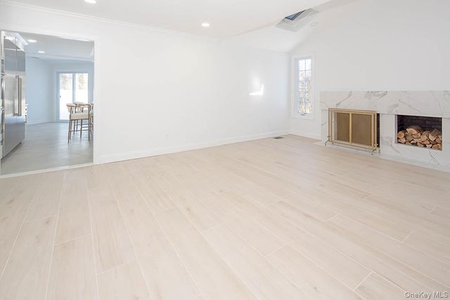 22 Peppermill Lane, Dix Hills, NY 11746