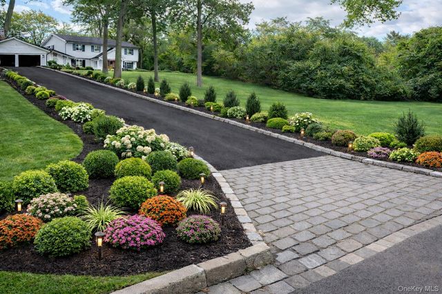 22 Peppermill Lane, Dix Hills, NY 11746