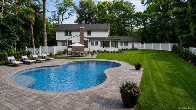 22 Peppermill Lane, Dix Hills, NY 11746