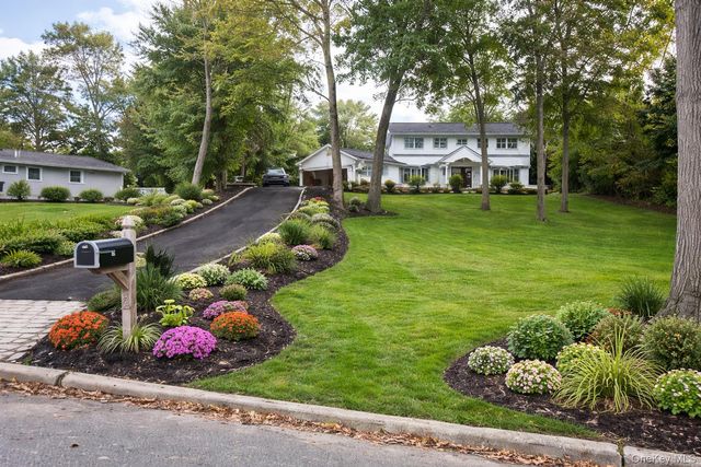 22 Peppermill Lane, Dix Hills, NY 11746