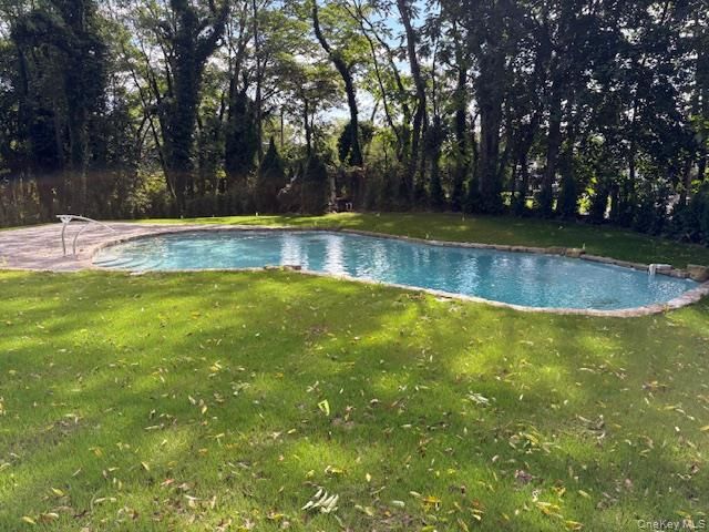 22 Peppermill Lane, Dix Hills, NY 11746