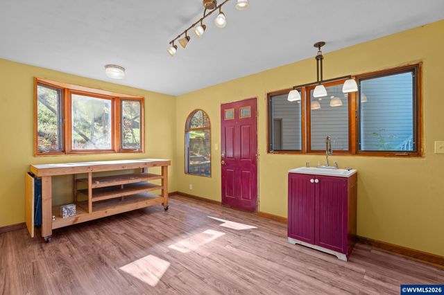 7175 NW Oak Creek Dr, Corvallis, OR 97330