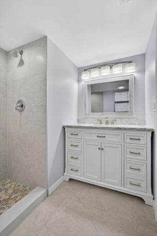 3590 Via Poinciana 202, Lake Worth, FL 33467