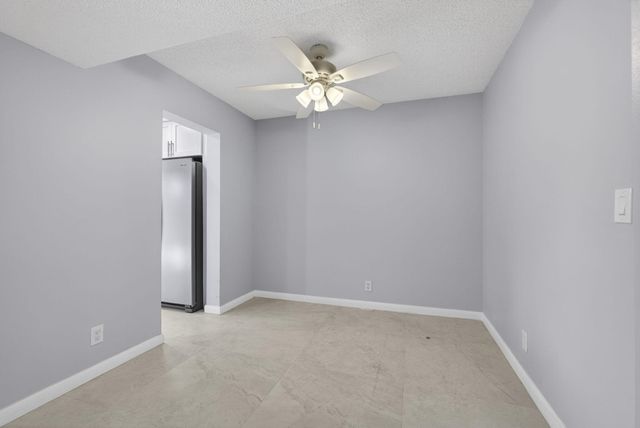 3590 Via Poinciana 202, Lake Worth, FL 33467