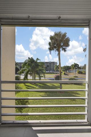 3590 Via Poinciana 202, Lake Worth, FL 33467