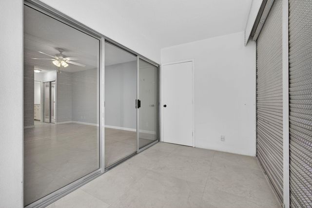 3590 Via Poinciana 202, Lake Worth, FL 33467