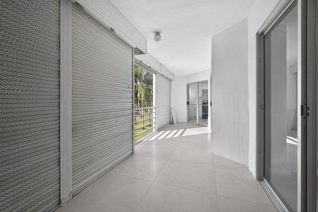 3590 Via Poinciana 202, Lake Worth, FL 33467