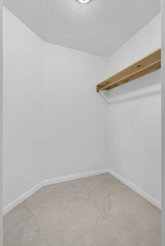 3590 Via Poinciana 202, Lake Worth, FL 33467
