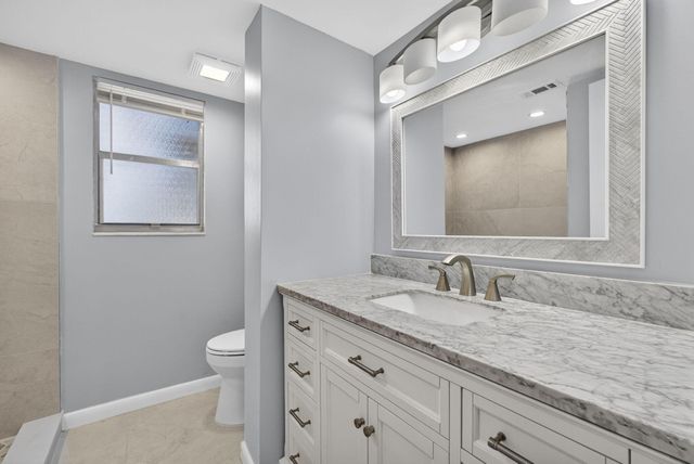3590 Via Poinciana 202, Lake Worth, FL 33467