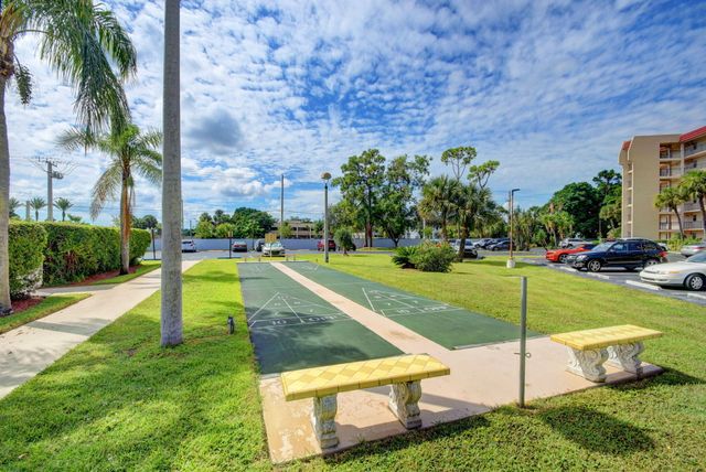 3590 Via Poinciana 202, Lake Worth, FL 33467