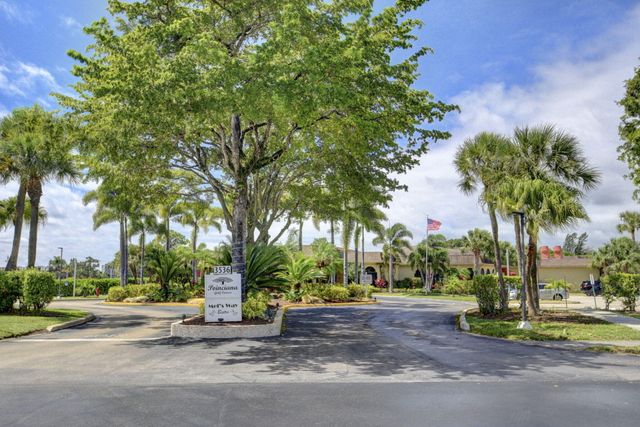 3590 Via Poinciana 202, Lake Worth, FL 33467