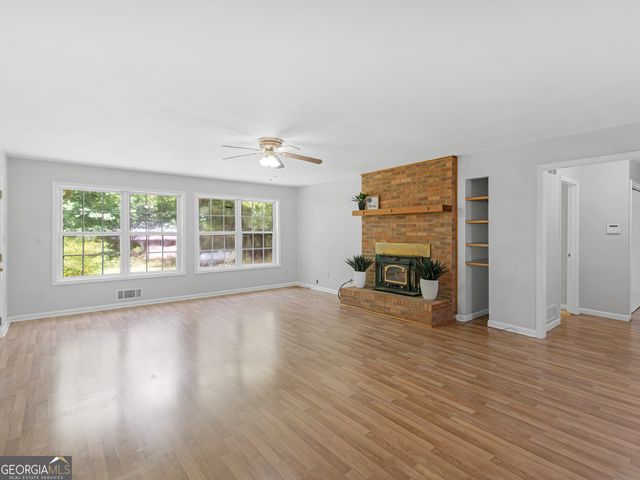 918 S McDonough Road, Griffin, GA 30224