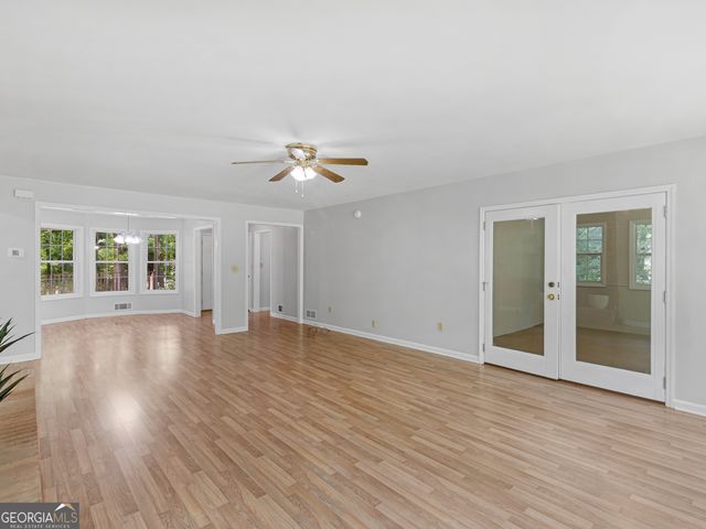 918 S McDonough Road, Griffin, GA 30224