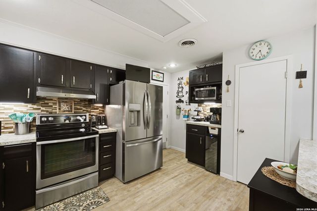 132 VILLAGE DR, Kerrville, TX 78028