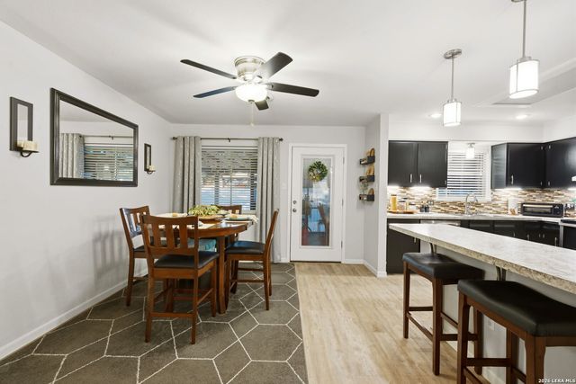 132 VILLAGE DR, Kerrville, TX 78028
