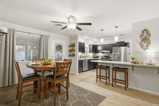 132 VILLAGE DR, Kerrville, TX 78028