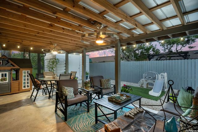 132 VILLAGE DR, Kerrville, TX 78028