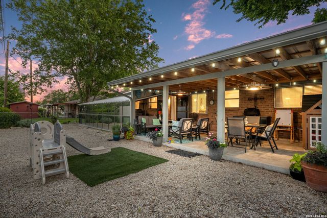 132 VILLAGE DR, Kerrville, TX 78028