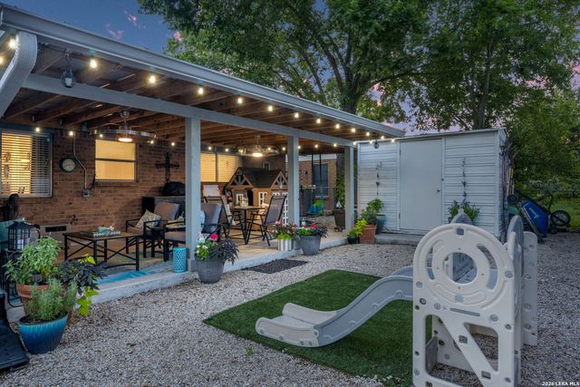 132 VILLAGE DR, Kerrville, TX 78028