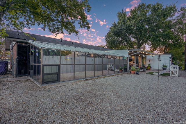 132 VILLAGE DR, Kerrville, TX 78028