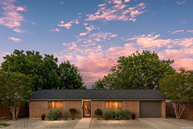 132 VILLAGE DR, Kerrville, TX 78028