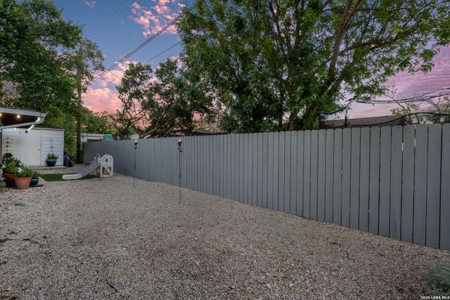 132 VILLAGE DR, Kerrville, TX 78028