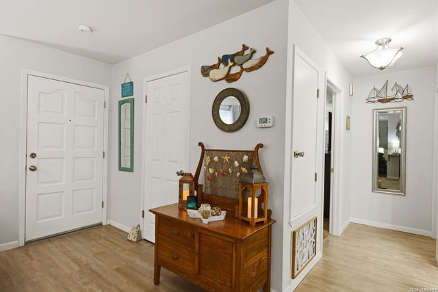 132 VILLAGE DR, Kerrville, TX 78028