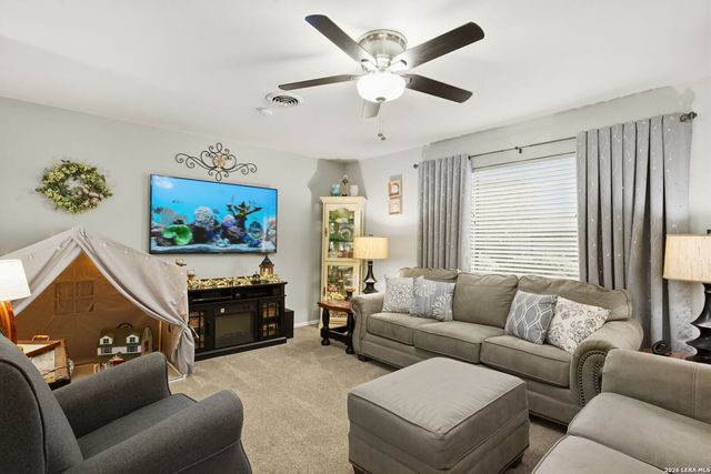 132 VILLAGE DR, Kerrville, TX 78028