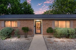 132 VILLAGE DR, Kerrville, TX 78028