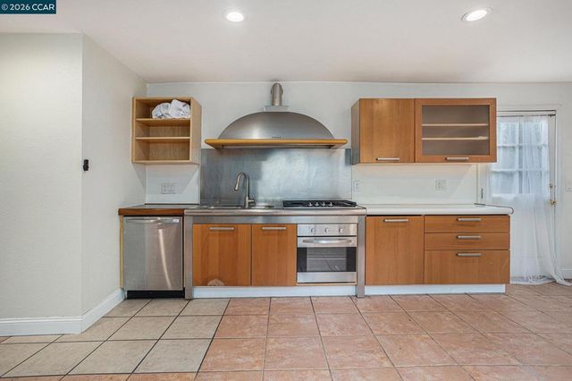 233 Sierra Dr, Walnut Creek, CA 94596